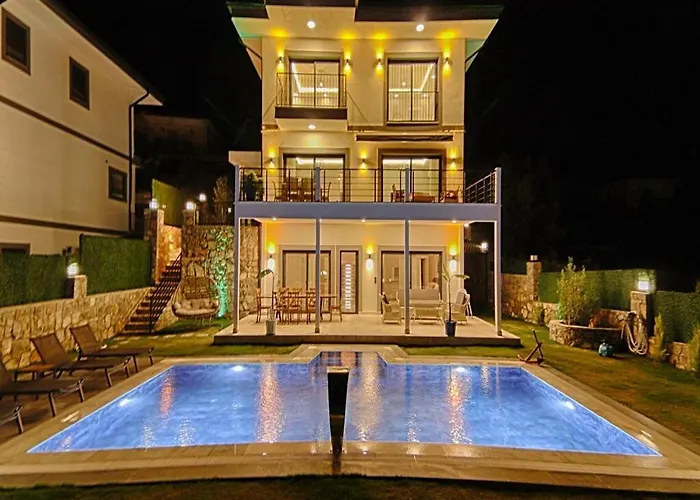 Villa With Private Pool And Sea View In Goecek,