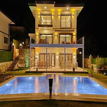 Villa With Private Pool And Sea View In Goecek,