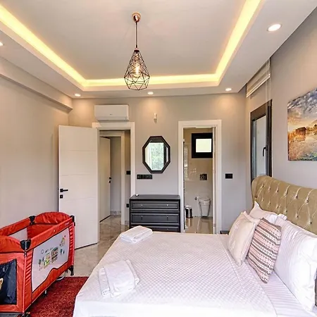 ヴィラ With Private Pool And Sea View In Goecek,