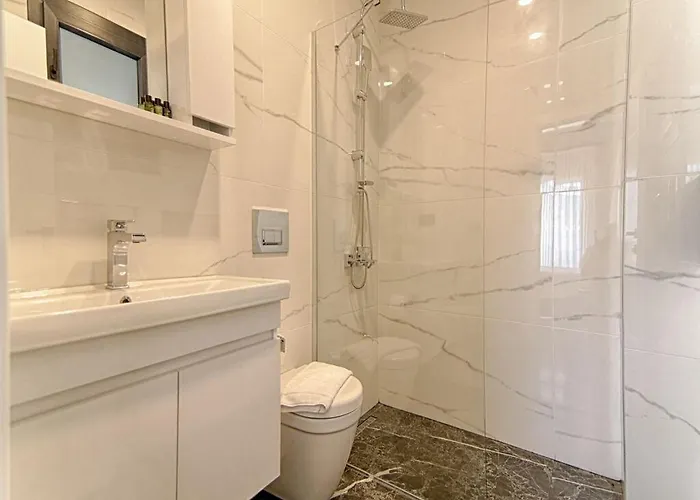 With Private Pool And Sea View In Goecek, فتحية