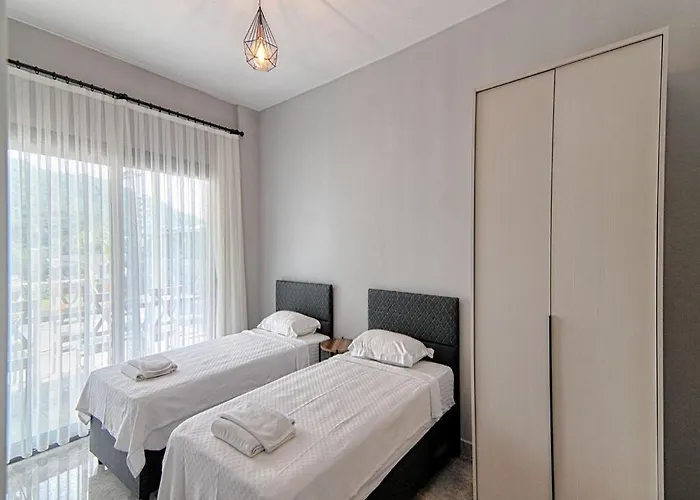 With Private Pool And Sea View In Goecek, فيلة