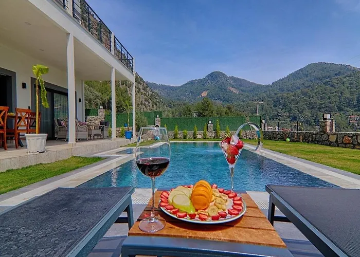 With Private Pool And Sea View In Goecek, فتحية