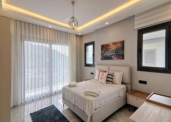 With Private Pool And Sea View In Goecek, فيلة