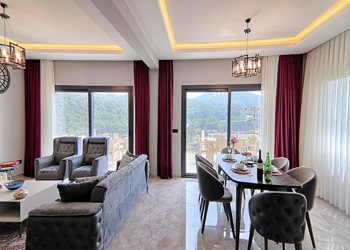 With Private Pool And Sea View In Goecek, فيلة