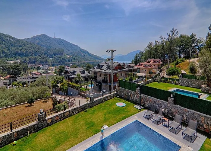 Villa With Private Pool And Sea View In Goecek,