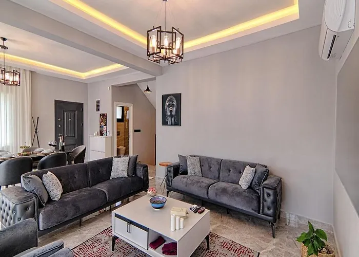 With Private Pool And Sea View In Goecek, فيلة *